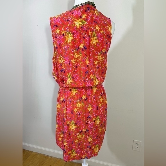 Gap sz Md dress in a tomato color with a ditsy print. Drawstring waist - Picture 3 of 12
